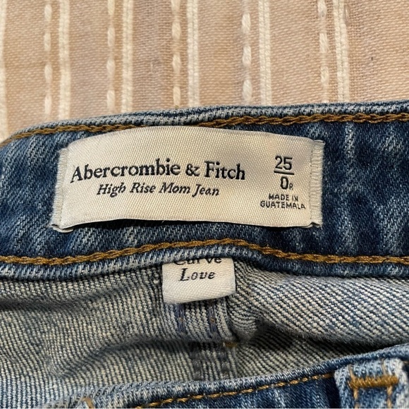 Abercrombie & Fitch Curve Love High Rise Mom Jeans Distressed 25 - Picture 6 of 10